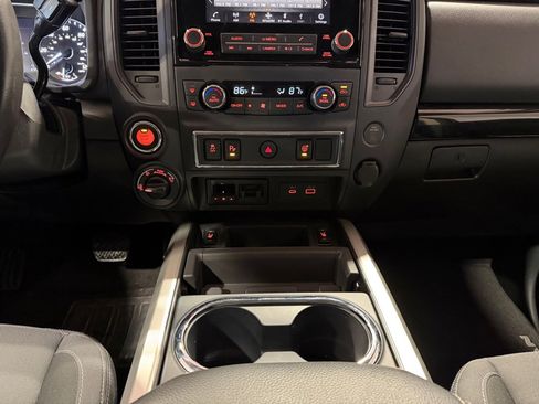 Used 2024 Nissan Titan SV w/ SV Convenience Package image 25
