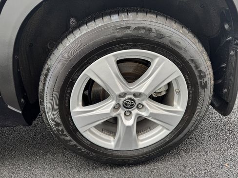 Used 2023 Toyota Highlander LE image 25