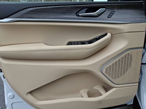 New 2026 Jeep Grand Cherokee Limited image 8