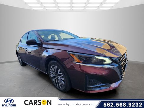 Used 2024 Nissan Altima 2.5 SV FWD image 1