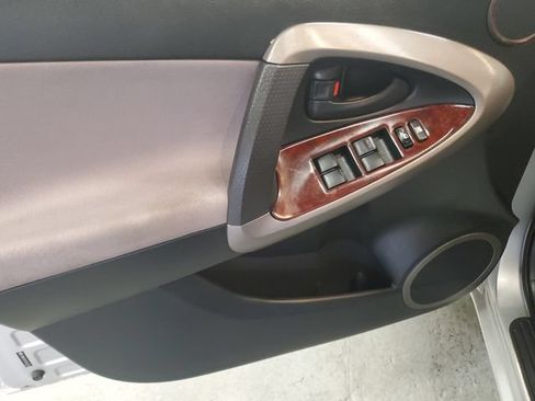 Used 2007 Toyota RAV4 4WD V6 w/ 3rd Row image 11