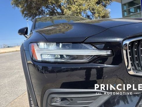 Certified 2025 Volvo V60 B5 Cross Country Plus image 11