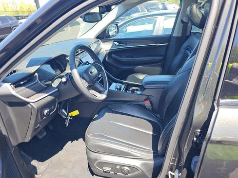 Used 2023 Jeep Grand Cherokee L Limited AWD/4WD image 2