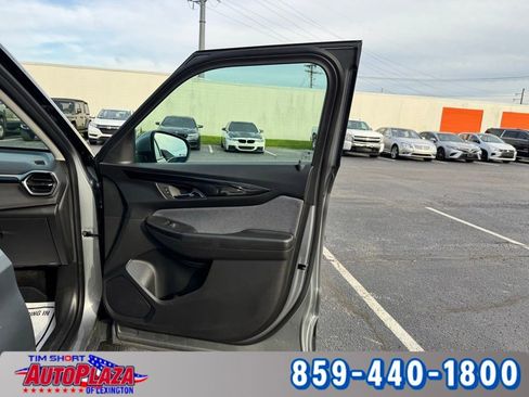 Used 2025 Chevrolet TrailBlazer LT AWD/4WD image 52