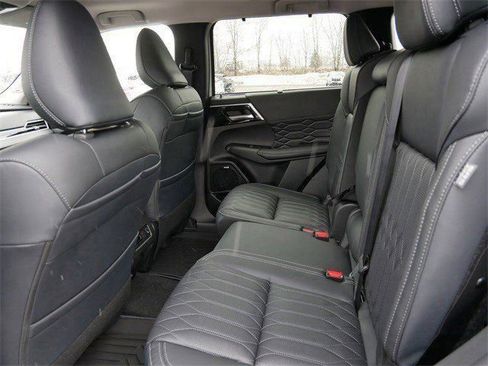 New 2026 Mitsubishi Outlander SEL image 5