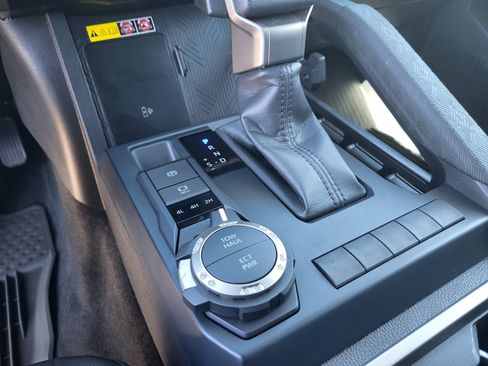 Certified 2025 Toyota Tacoma SR5 AWD/4WD image 17