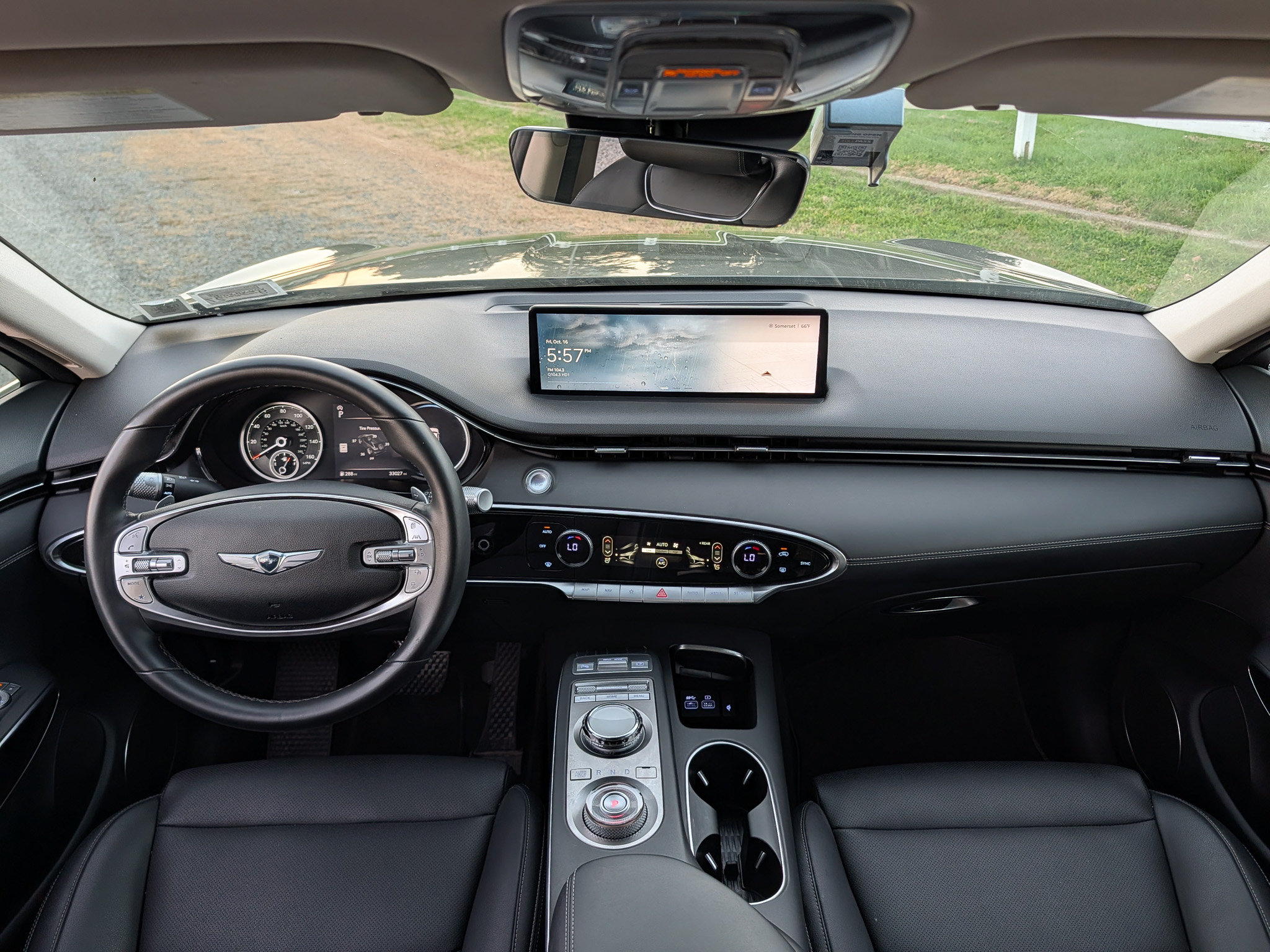 Used 2025 Genesis GV70 2.5T AWD/4WD image 32