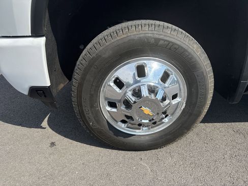 Used 2024 Chevrolet Silverado 3500 High Country w/ High Country Premium Package image 9