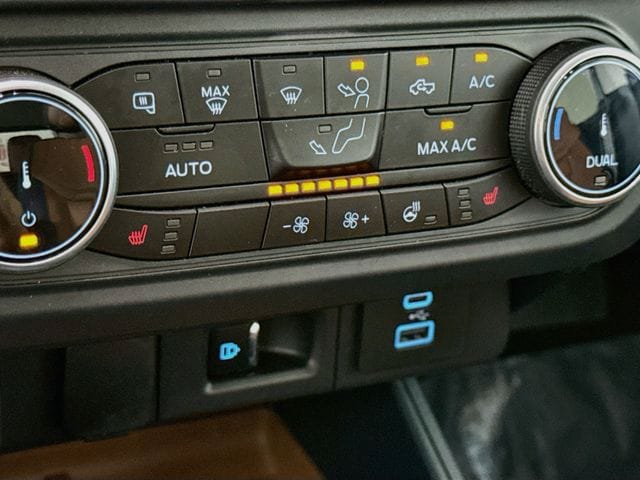Used 2024 Ford Maverick Lariat FWD image 21