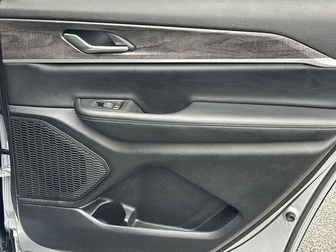 Used 2024 Jeep Grand Cherokee L Limited w/ Black Appearance Package image 17