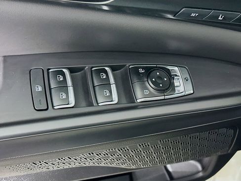 Used 2026 Kia Carnival SX w/ SX Dark Edition Package image 23