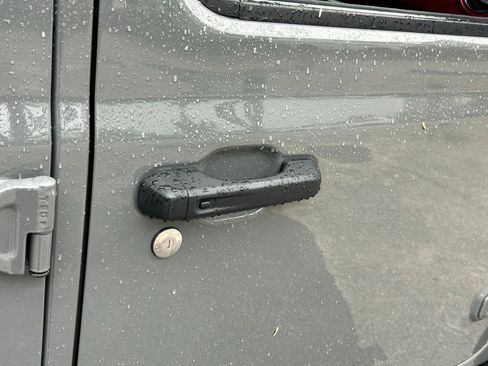 Certified 2022 Jeep Wrangler Unlimited Rubicon w/ Xtreme Recon 35" Tire Package image 31