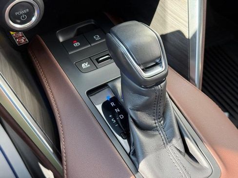 Used 2024 Toyota Venza Limited AWD/4WD image 27