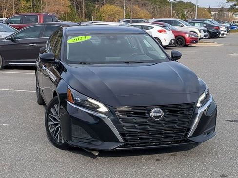 Used 2023 Nissan Altima 2.5 SV image 2