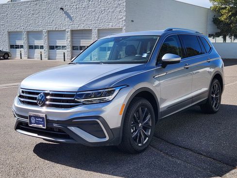 Certified 2024 Volkswagen Tiguan SE image 6