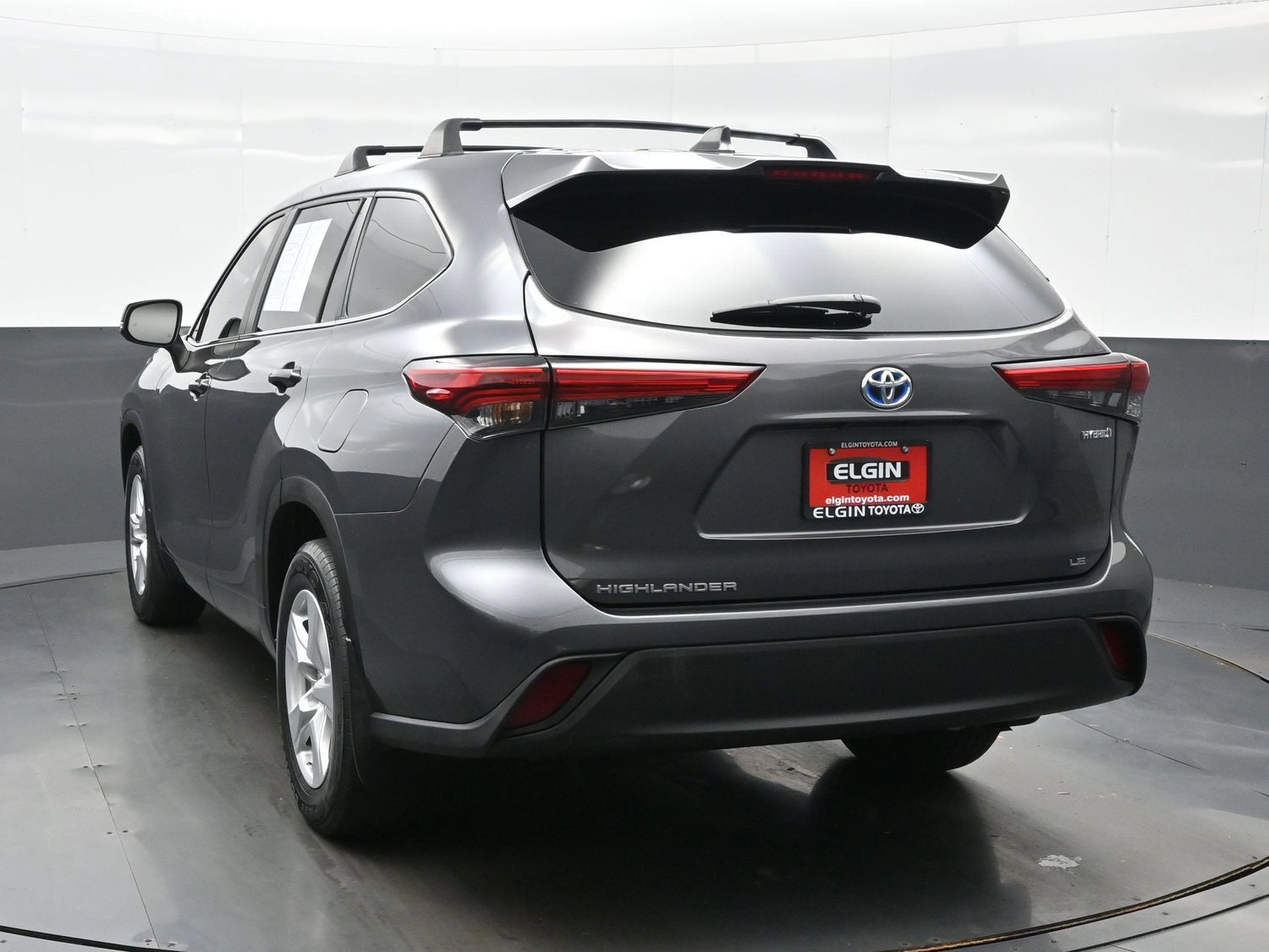 Used 2023 Toyota Highlander LE AWD/4WD image 4