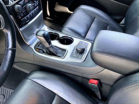 Used 2021 Jeep Grand Cherokee Limited w/ Luxury Group II AWD/4WD image 16