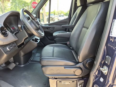 Used 2024 Mercedes-Benz Sprinter 2500 image 16