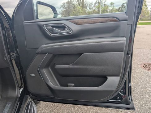 Used 2024 Chevrolet Suburban Premier AWD/4WD image 40