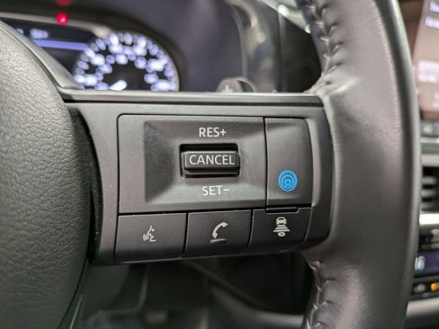 Used 2024 Nissan Pathfinder SV image 17