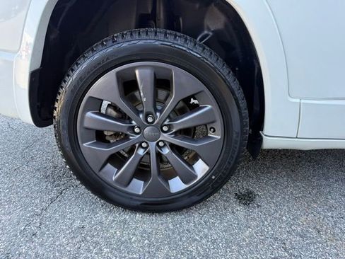 Used 2019 Jeep Cherokee High Altitude image 28