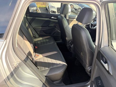 Used 2022 Volkswagen Taos SEL image 29