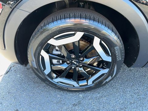 Used 2023 Kia Telluride EX w/ EX Captain's Chair Package image 9