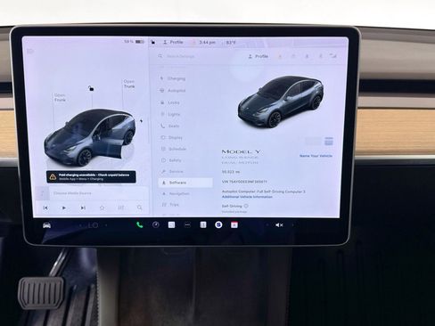 Used 2022 Tesla Model Y Long Range AWD/4WD image 30