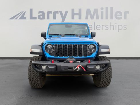 Used 2025 Jeep Wrangler Unlimited Rubicon w/ Steel Bumper Group AWD/4WD image 8