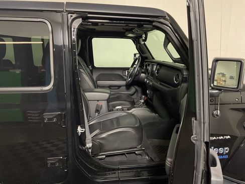 Used 2021 Jeep Wrangler Unlimited Sahara w/ Cold Weather Group AWD/4WD image 38