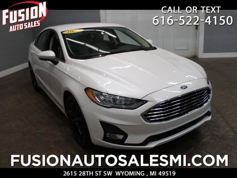 Used 2020 Ford Fusion SE w/ Equipment Group 151A FWD image 1