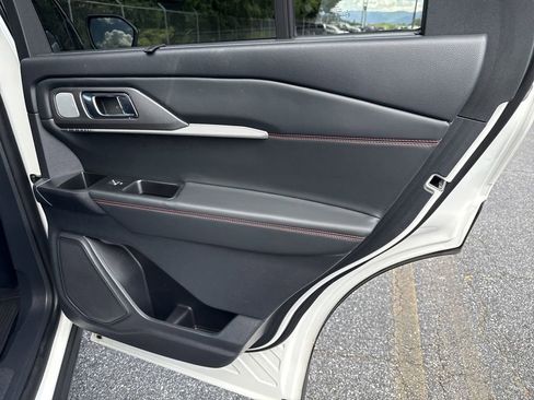 Used 2025 Ford Explorer ST image 18