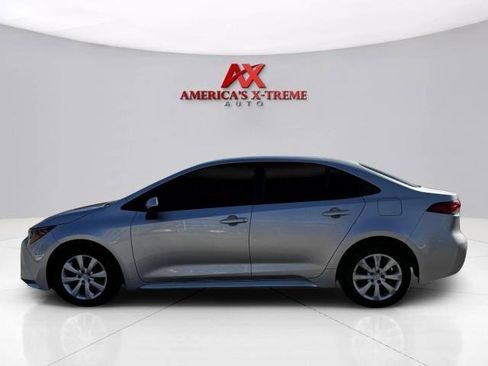 Used 2020 Toyota Corolla LE FWD image 2