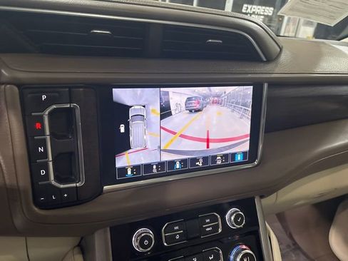 Used 2021 GMC Yukon XL Denali w/ Denali Premium Package image 32