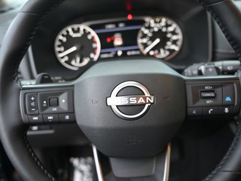 Used 2025 Nissan Rogue SV image 21