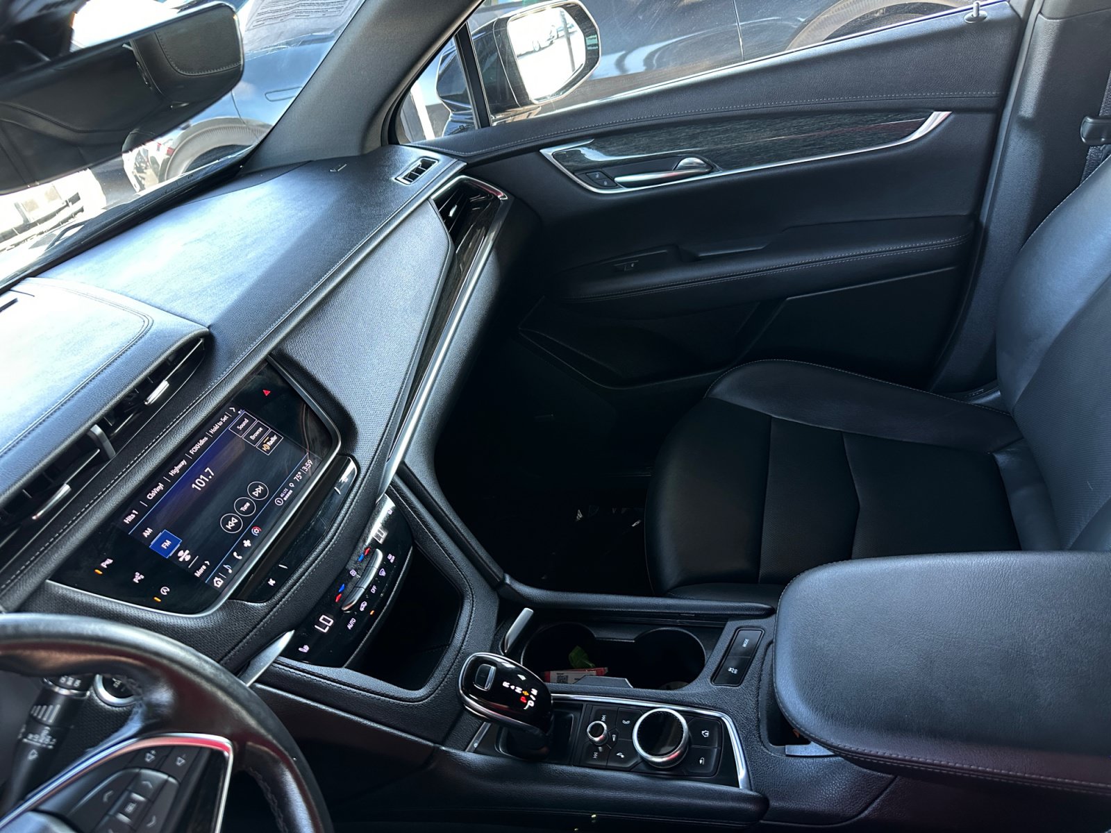 Used 2022 Cadillac XT5 Premium Luxury w/ LPO, ONYX Package FWD image 22