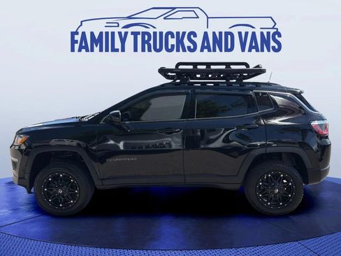 Used 2018 Jeep Compass Latitude w/ Popular Equipment Group AWD/4WD image 2
