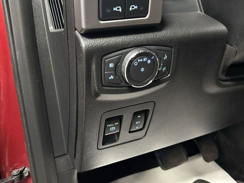 Used 2018 Ford F150 Platinum w/ Equipment Group 701A Luxury image 16