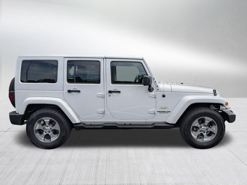 Used 2015 Jeep Wrangler Unlimited Sahara w/ Dual Top Group AWD/4WD image 8