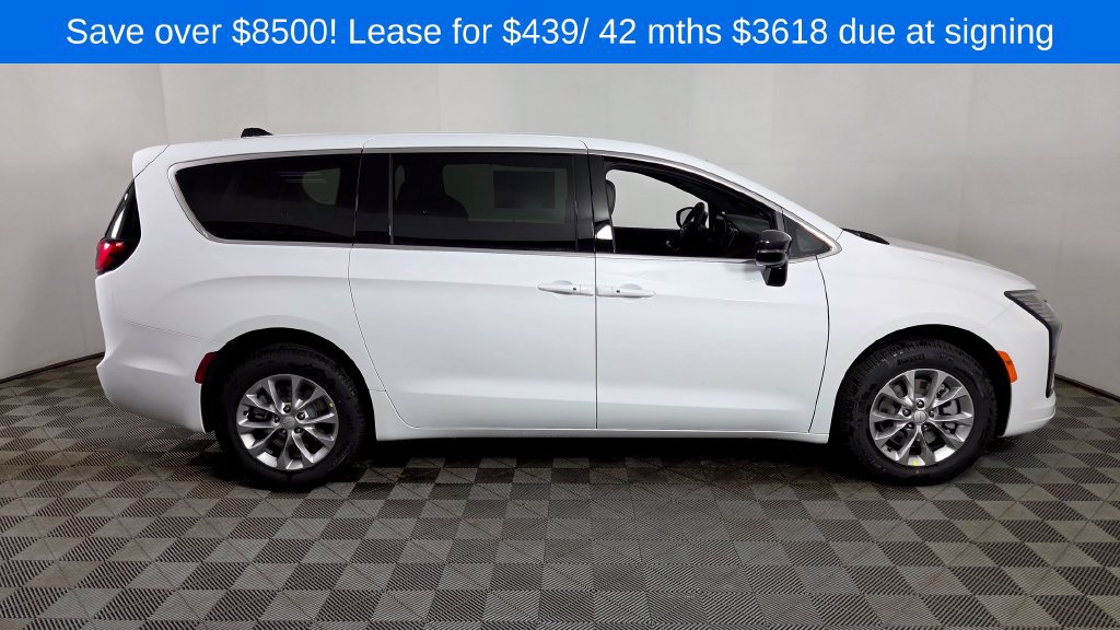 New 2027 Chrysler Pacifica Select AWD/4WD image 9