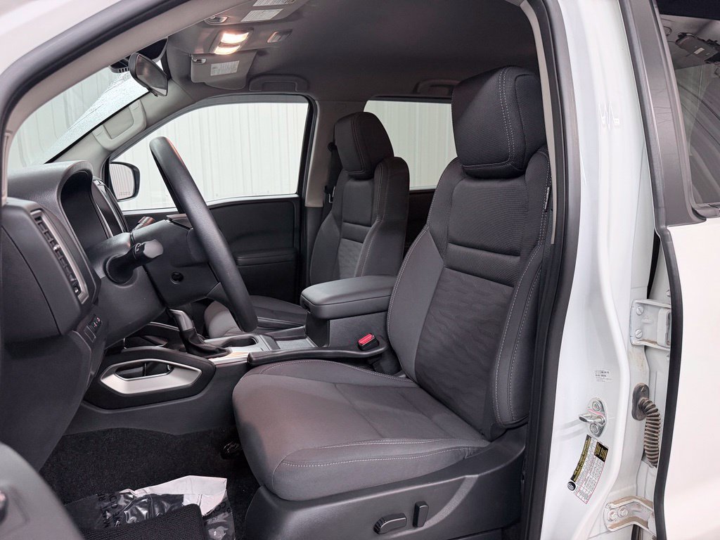 Used 2024 Nissan Frontier SV w/ Technology Package RWD image 13