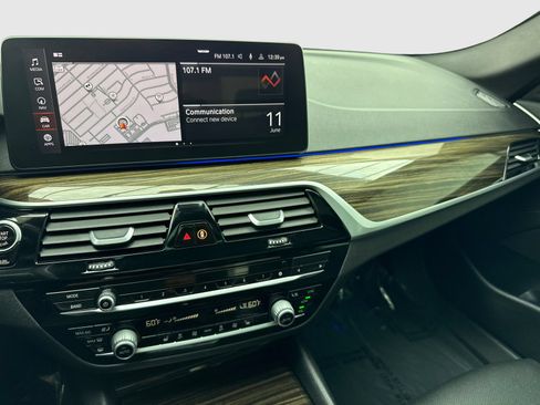 Used 2021 BMW 530i w/ Convenience Package RWD image 25