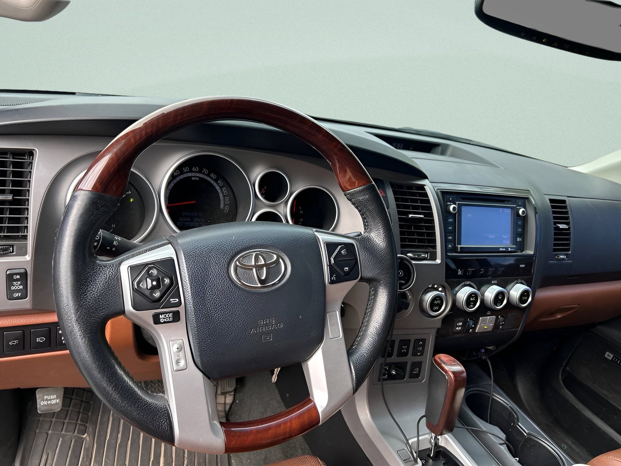 Used 2014 Toyota Sequoia Platinum AWD/4WD image 21