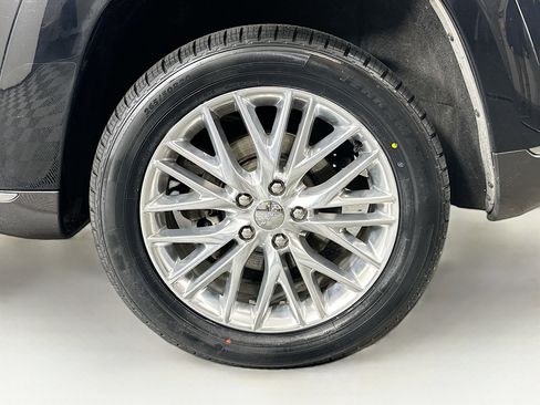 Used 2017 Jeep Grand Cherokee Summit image 11