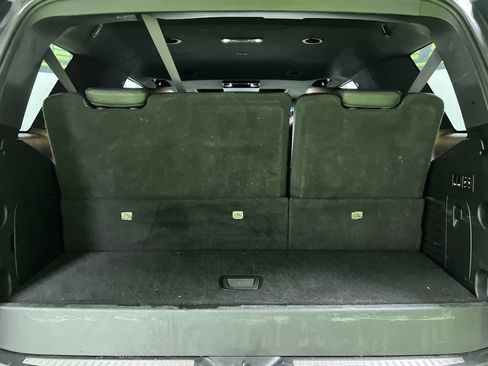 Used 2016 Cadillac Escalade Platinum AWD/4WD image 30