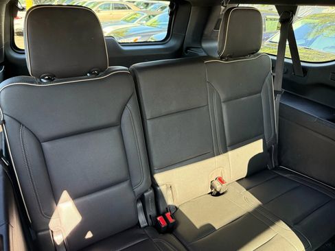 Used 2021 GMC Yukon XL SLT w/ SLT Premium Package image 28