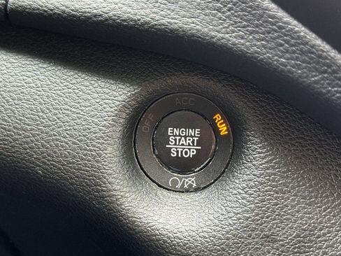 Used 2022 Jeep Cherokee Limited image 19