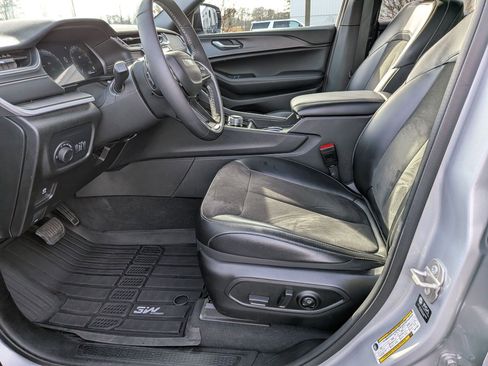 Used 2023 Jeep Grand Cherokee L Laredo image 13