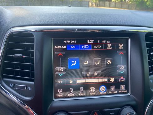 Used 2017 Jeep Grand Cherokee Altitude AWD/4WD image 14