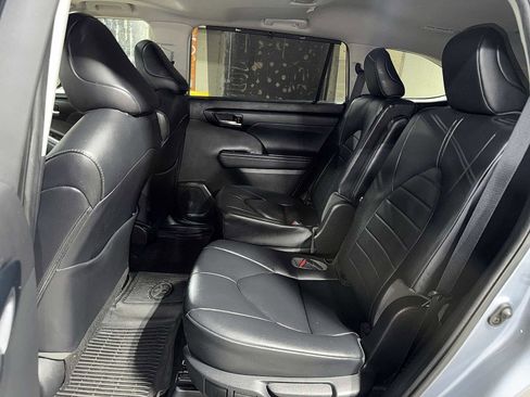 Used 2023 Toyota Highlander XLE image 17